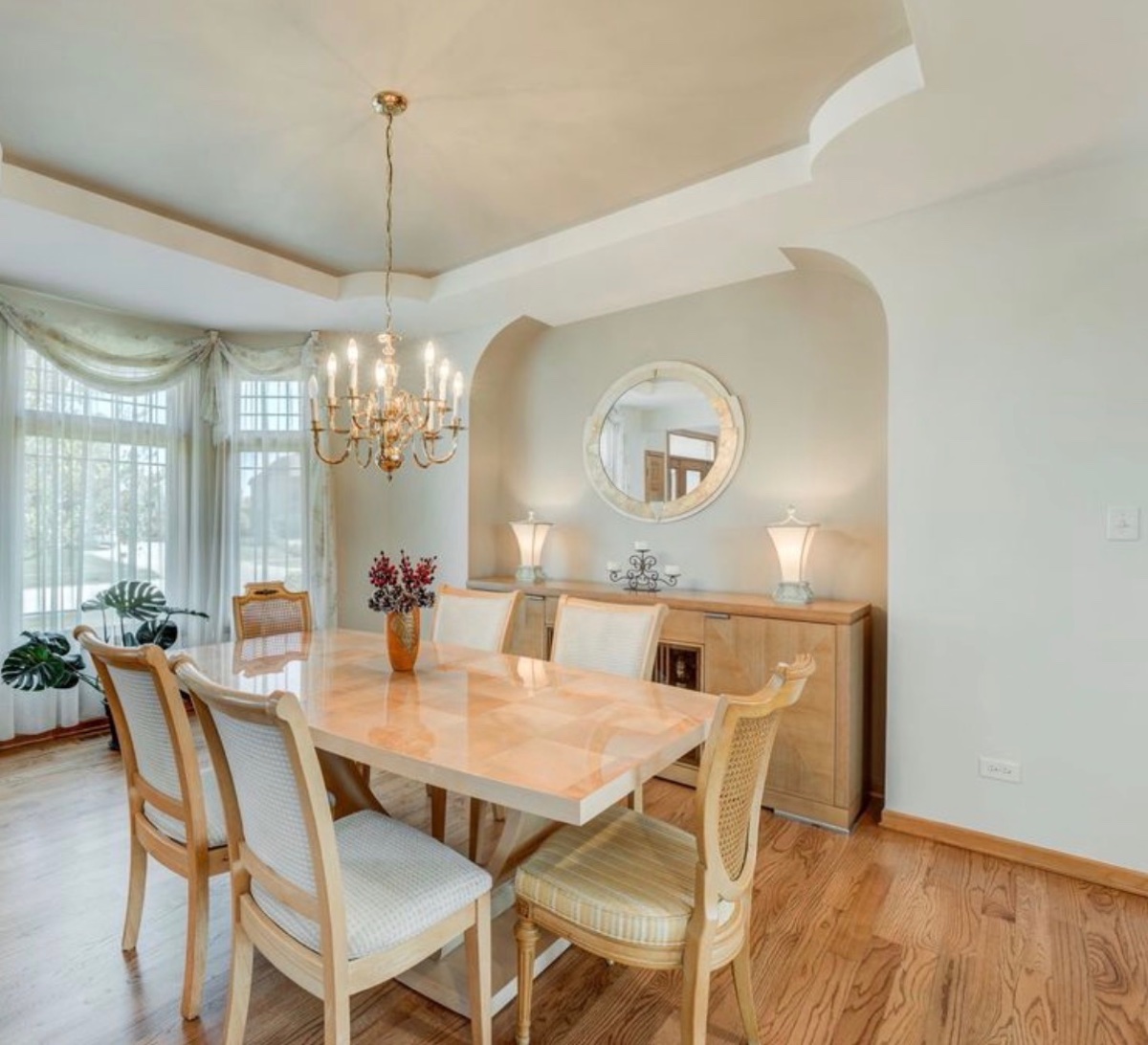 Dining room alcove before remodel